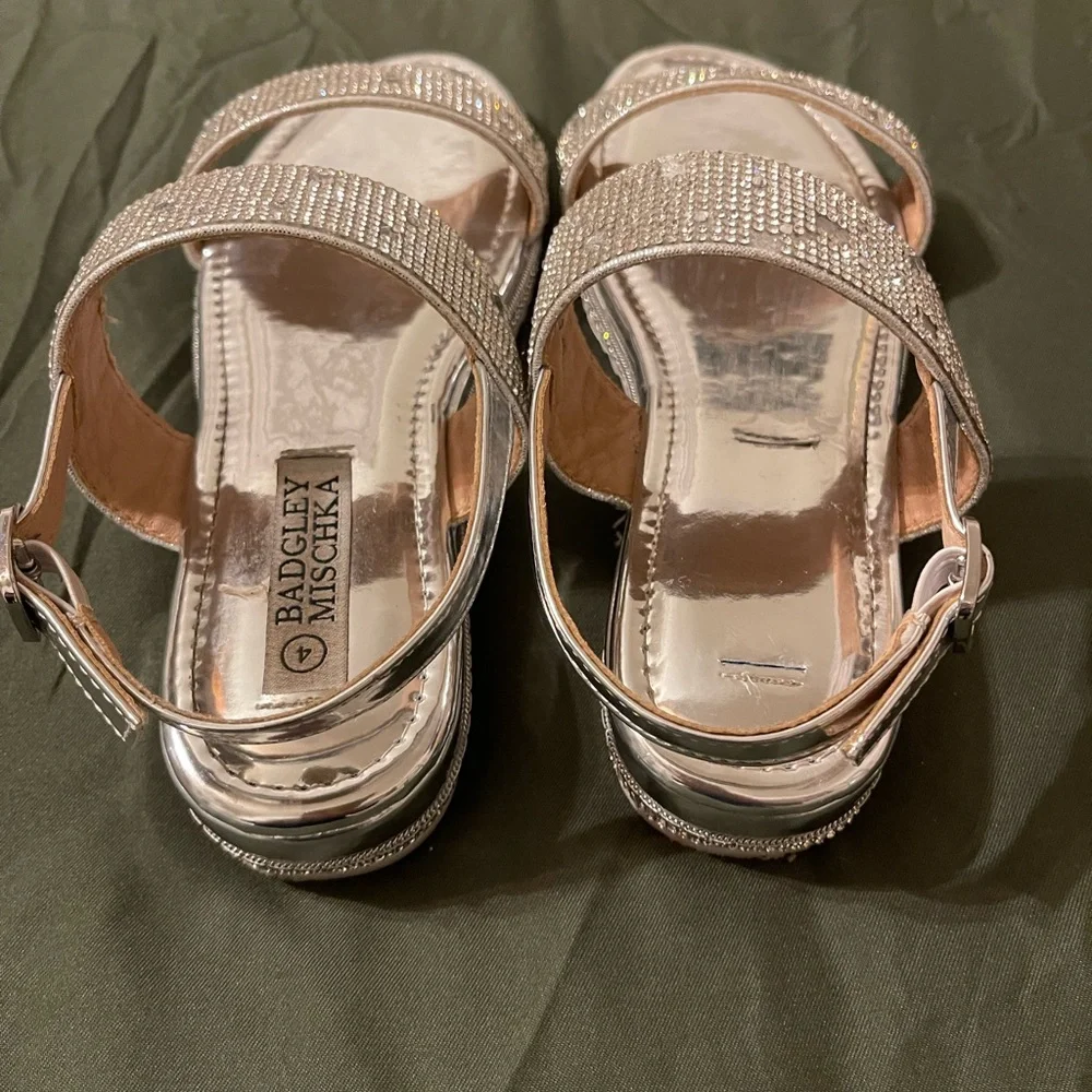 Badgley‎ Mischka Silver Sandals size 4